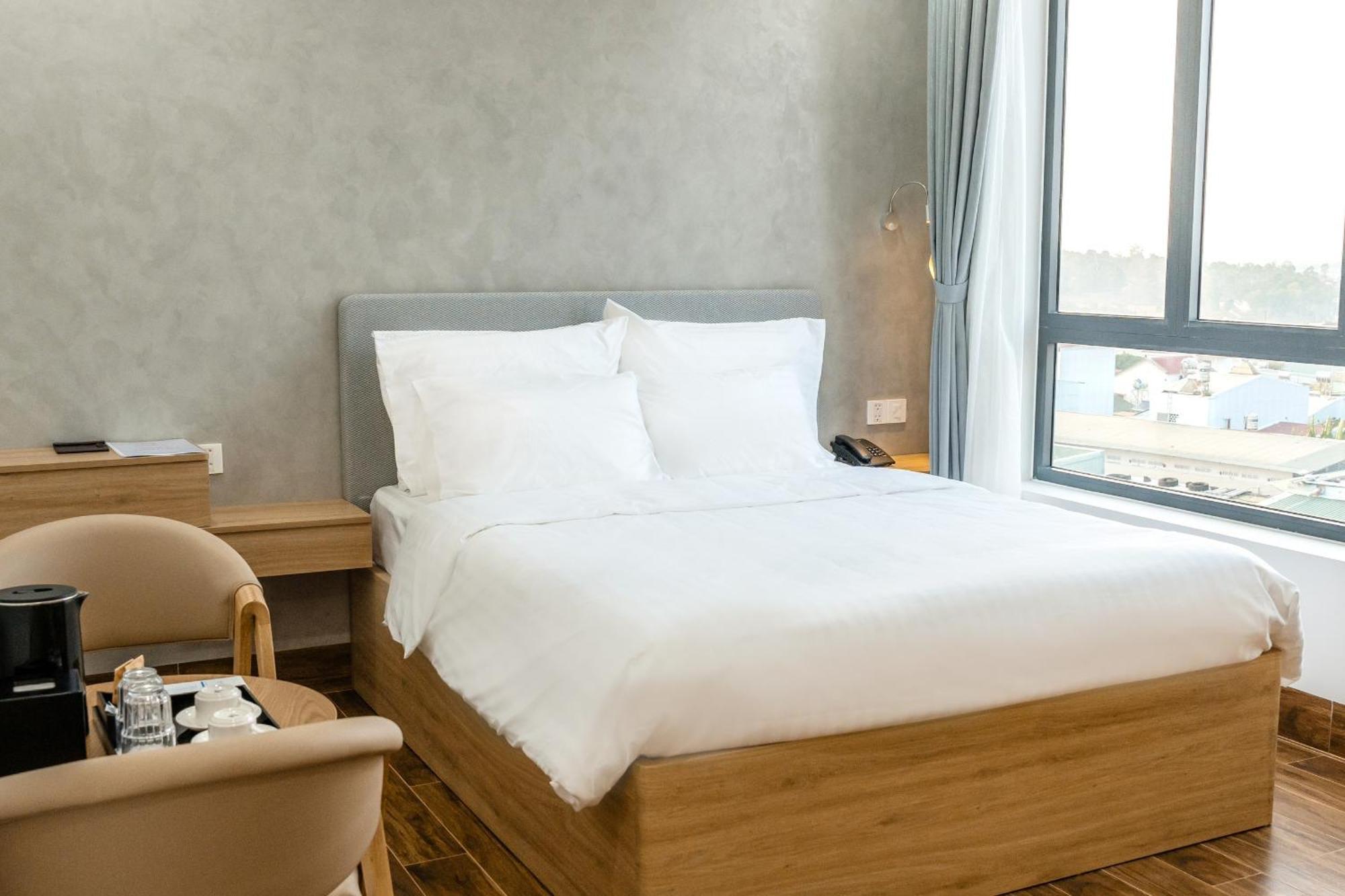 Diora Hotel Pleiku By Hos Eksteriør bilde
