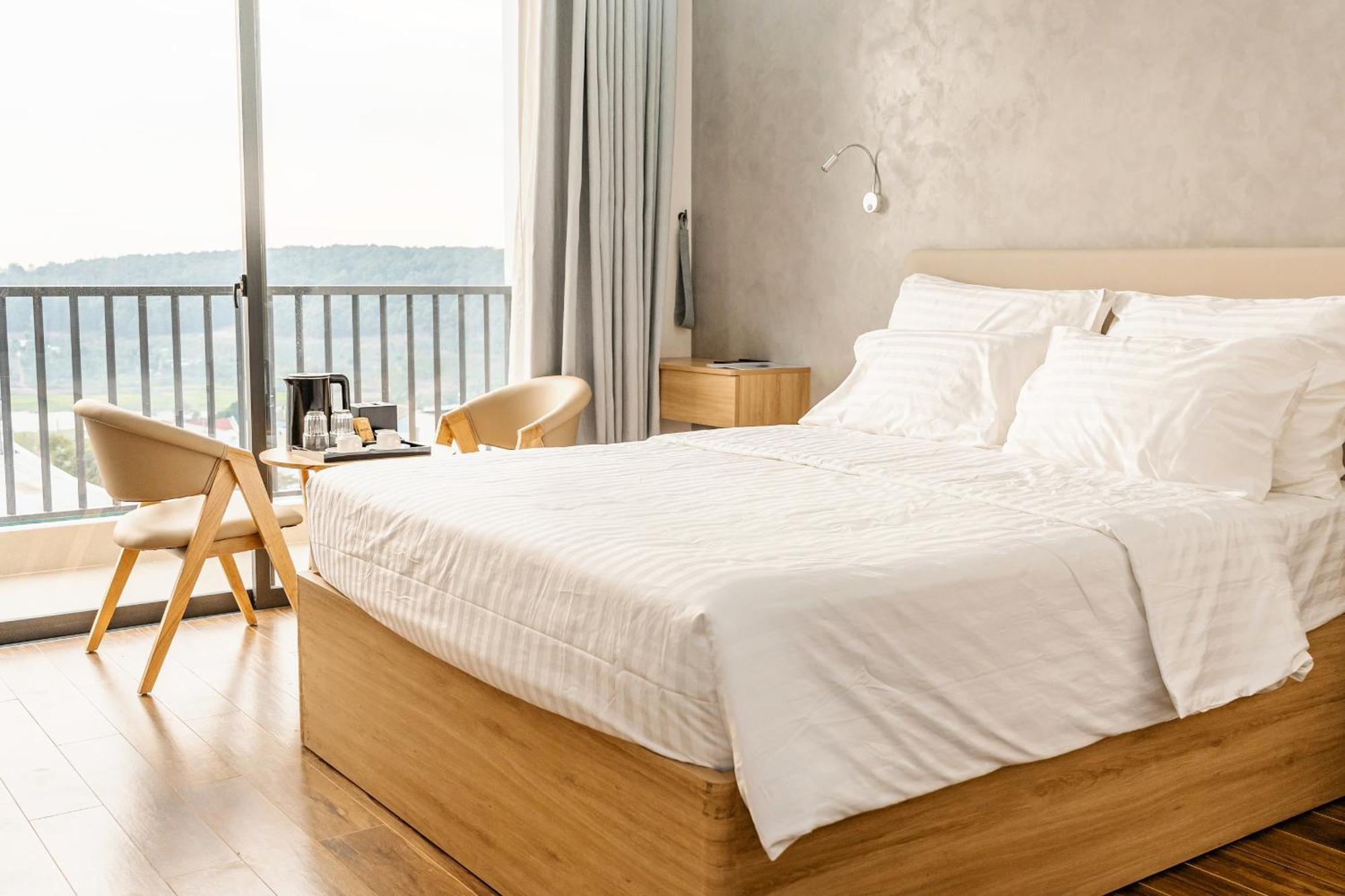 Diora Hotel Pleiku By Hos Eksteriør bilde