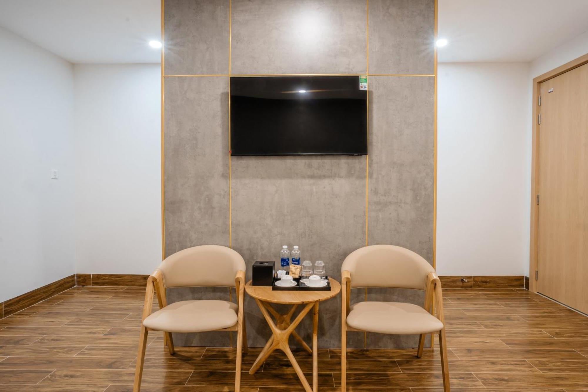 Diora Hotel Pleiku By Hos Eksteriør bilde